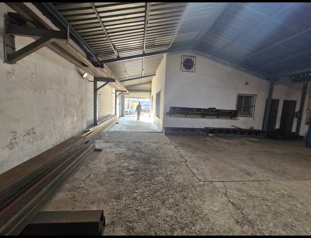 600M² WAREHOUSE FOR SALE IN GLENESK